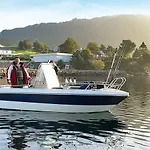 6 Person In Sorbovag-by Traum