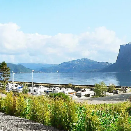 Four-bedroom In Sorbovag 1 *