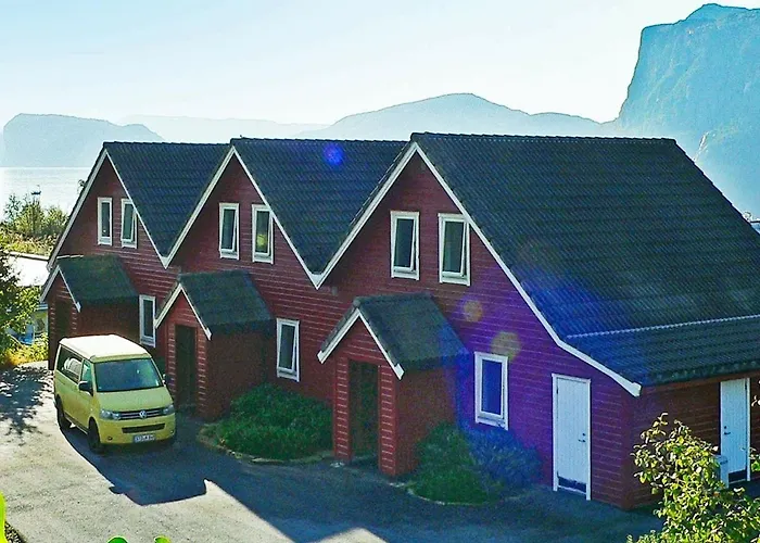 6 Person In Sorbovag-by Traum Sorbo