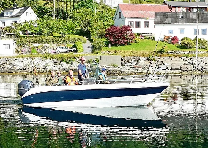 6 Person In Sorbovag-by Traum